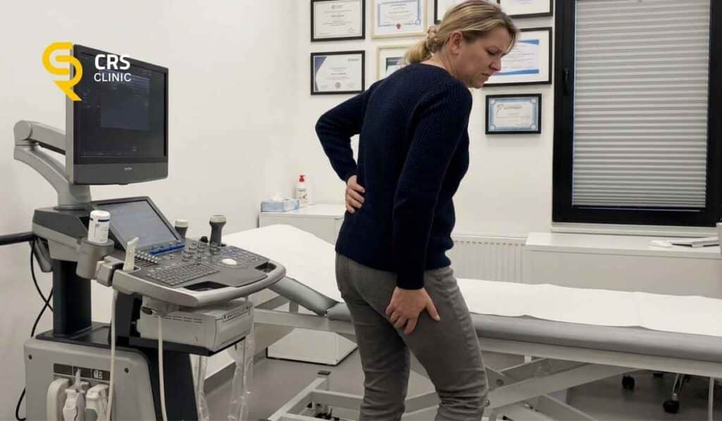 Pacjentka z objawami rwy kulszowej w gabinecie CRS Clinic Warszawa
